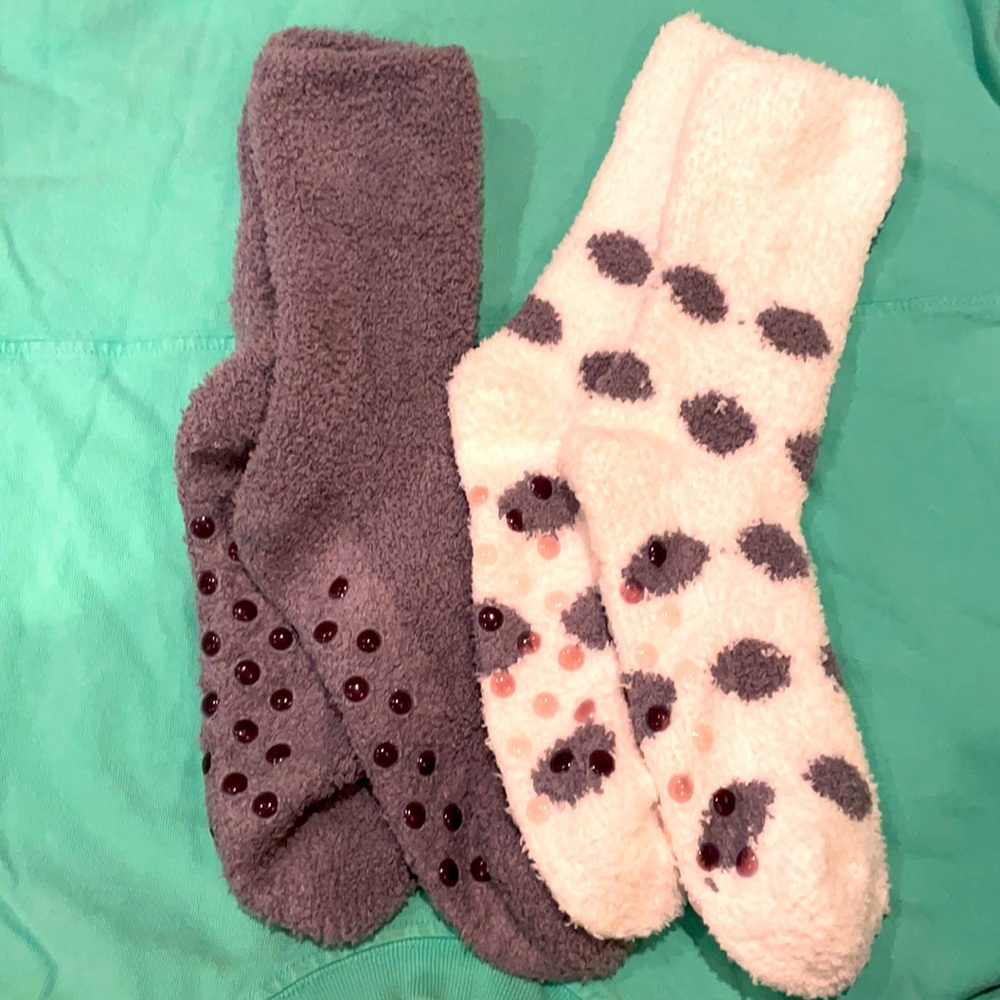 2 pair fuzzy socks